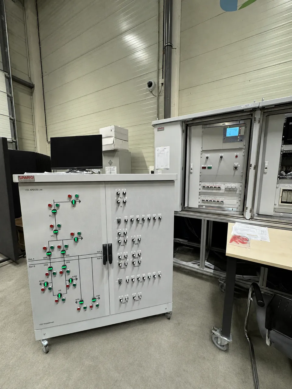 Hoogspanningsveld in binnenopstelling in het opleidingscentrum van TenneT in Ede