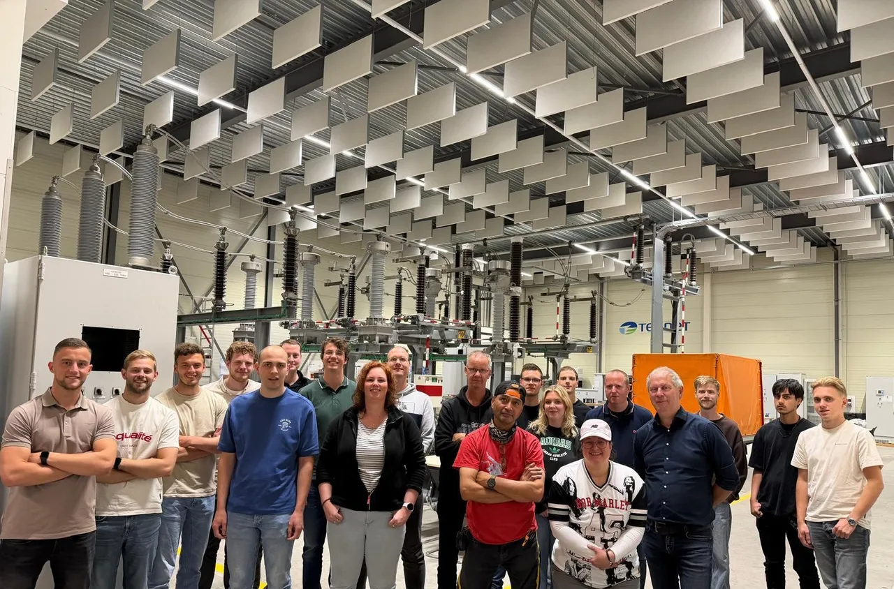 Het SPARQ-team tijdens de rondleiding bij het opleidingscentrum van TenneT