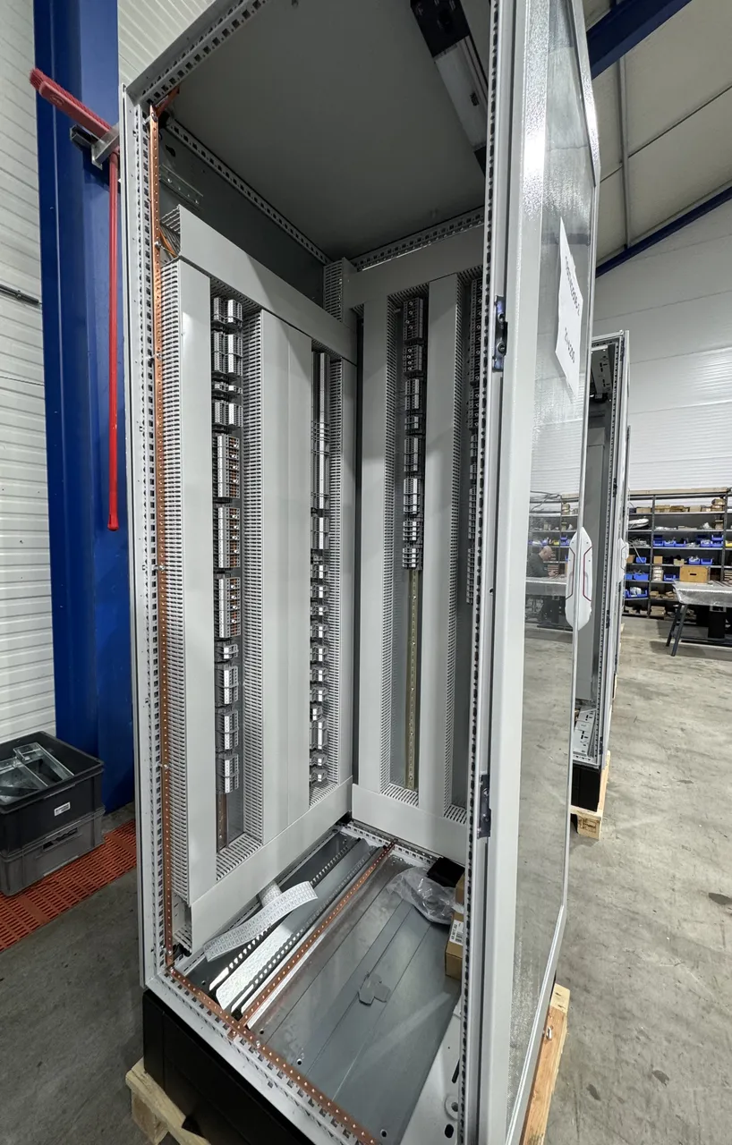 Secundaire- en telecompanelen voor 110kV-station Bolsward — detail 1